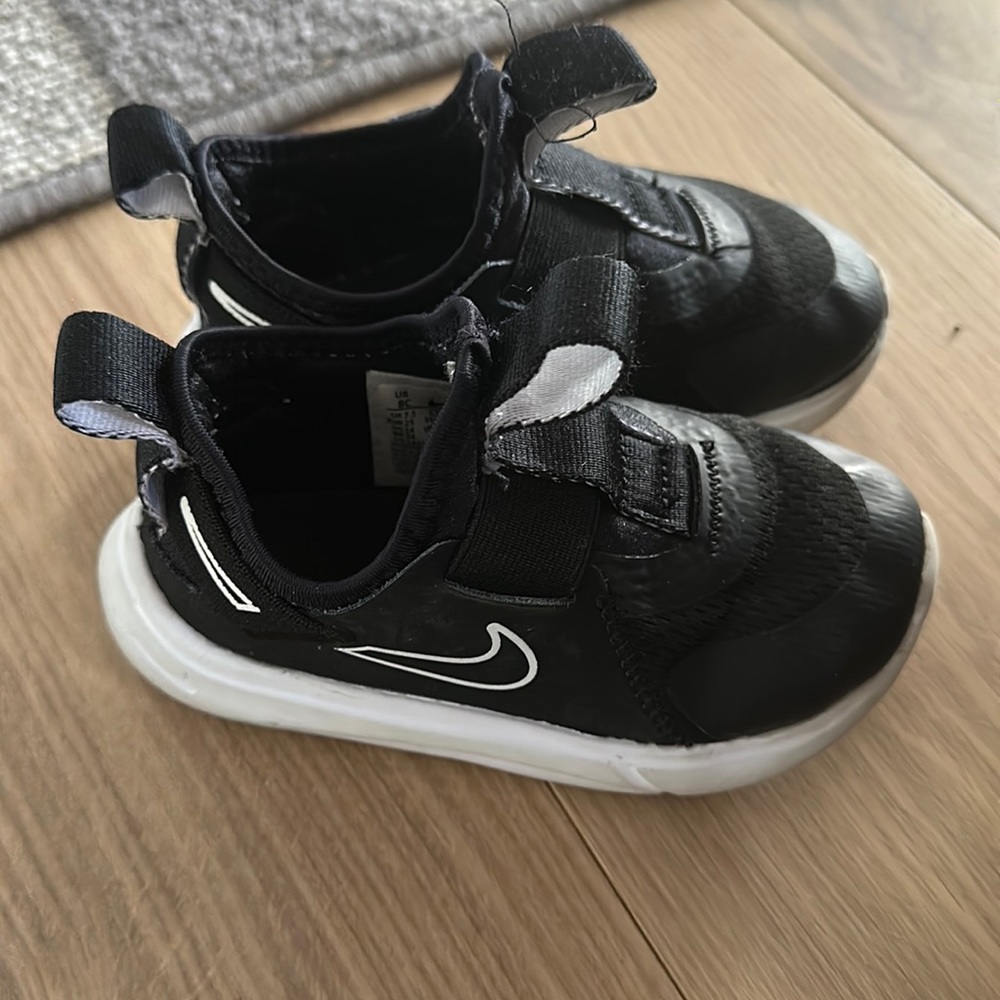 Nike unisex toddler shoes